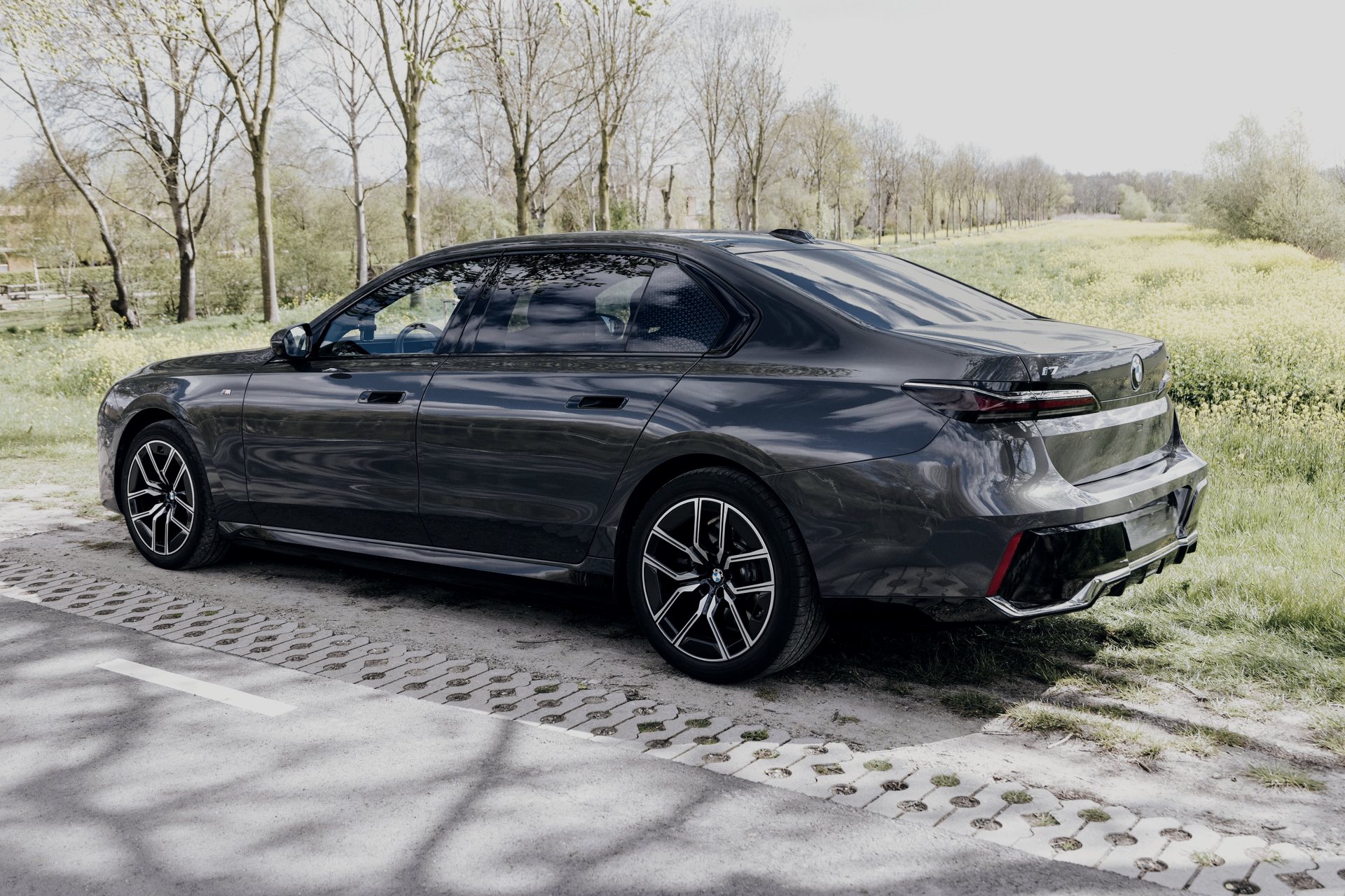 Electric BMW i7 in dark grey, AmstelCab First Class, rear three-quarter view