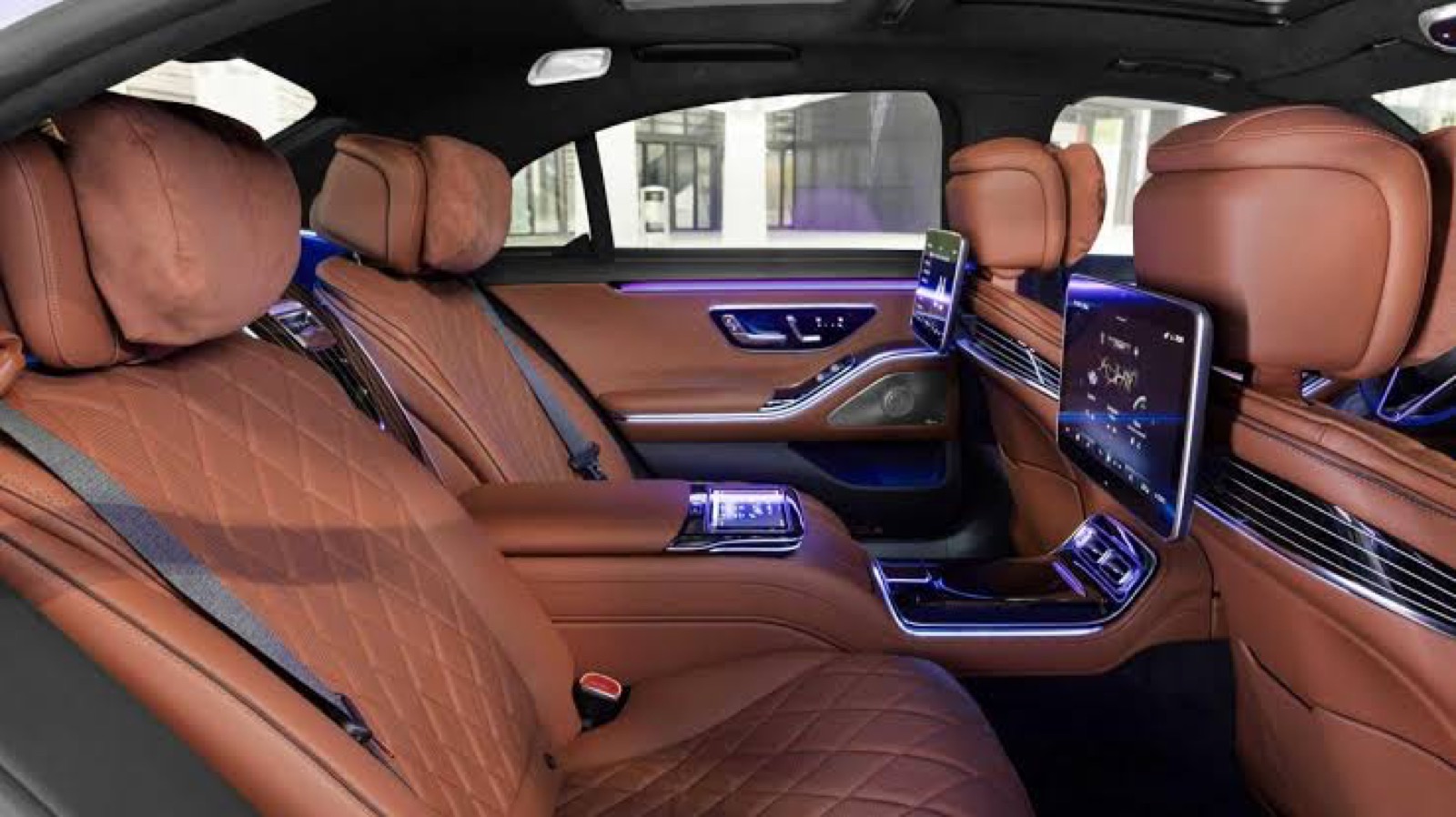 Rear cabin of the AmstelCab Mercedes-Benz S-Class